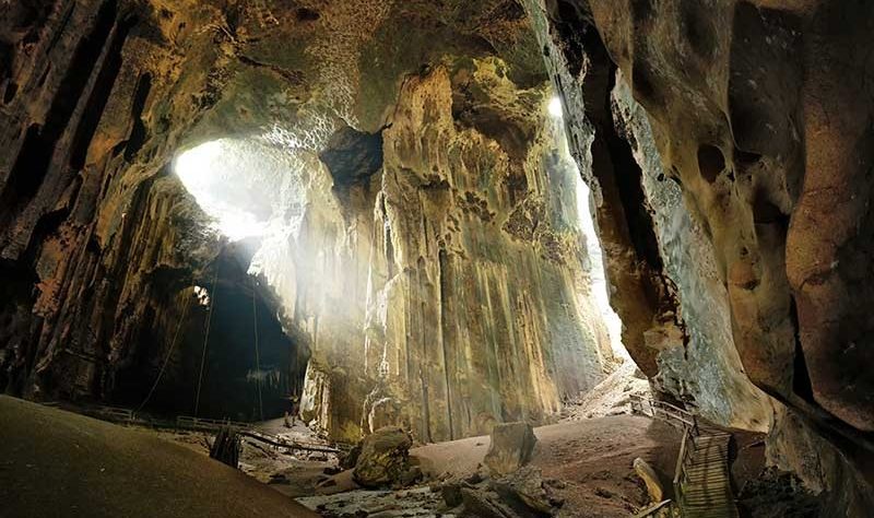 Gomantong-barlang-fecske-feszek-szedes-borneo-buvartura-nyaralas-sipadan